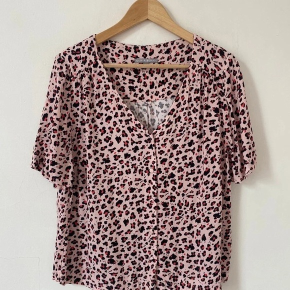 Chic Pink Leopard Print Blouse - Picture 1 of 4